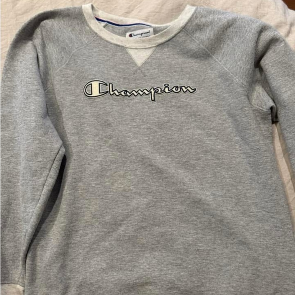 Champion crewneck size medium